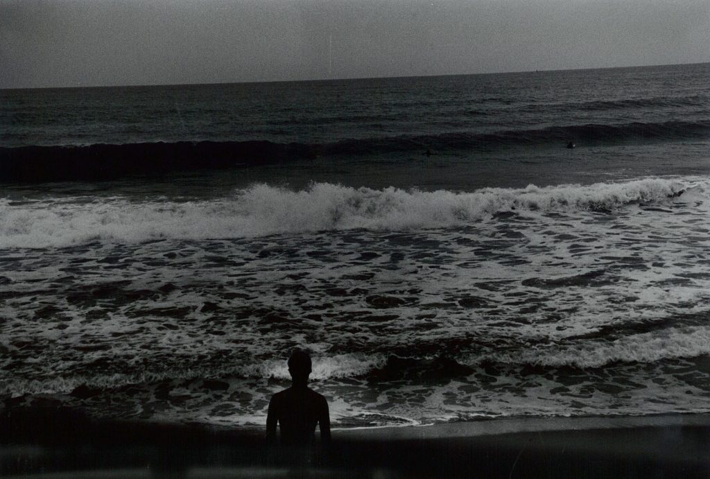 お盆の海