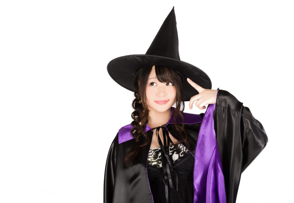 ハロウィンの魔女の衣装とウィッグ