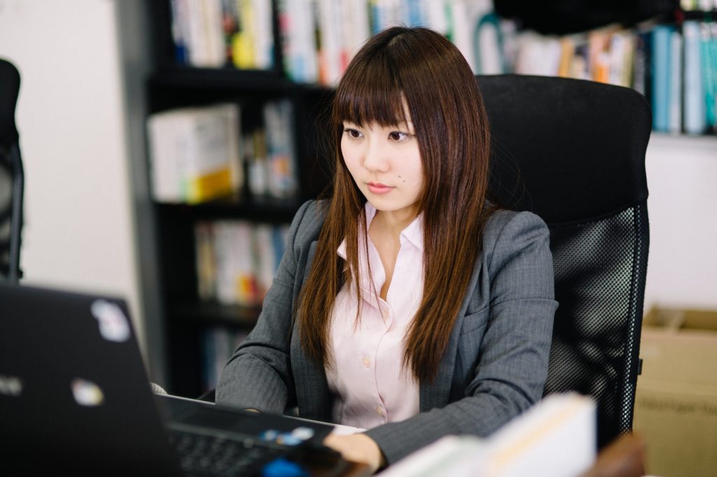忘年会の案内文を出し方とは？基本のテンプレートと合わせて紹介！