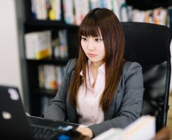 忘年会の案内文を出し方とは？基本のテンプレートと合わせて紹介！