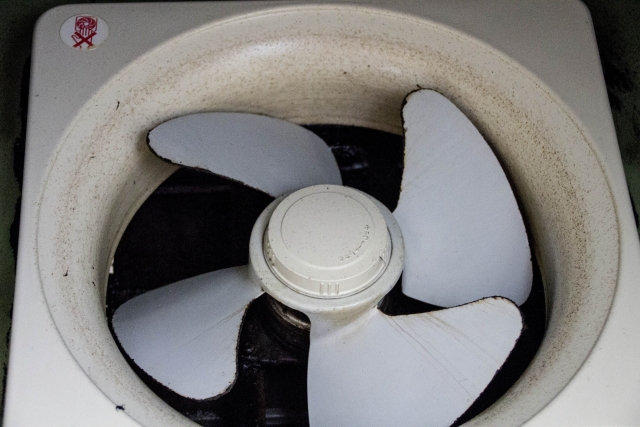 換気扇の掃除はパーツクリーナーに頼らなくても意外にいける！