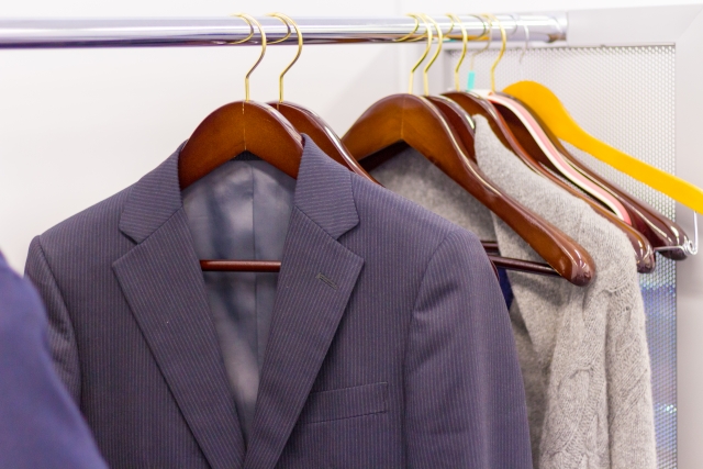 結婚式に平服でもジャケットは必要？