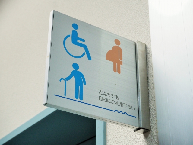 オールインワンで結婚式に行く際はトイレ問題を忘れずに！