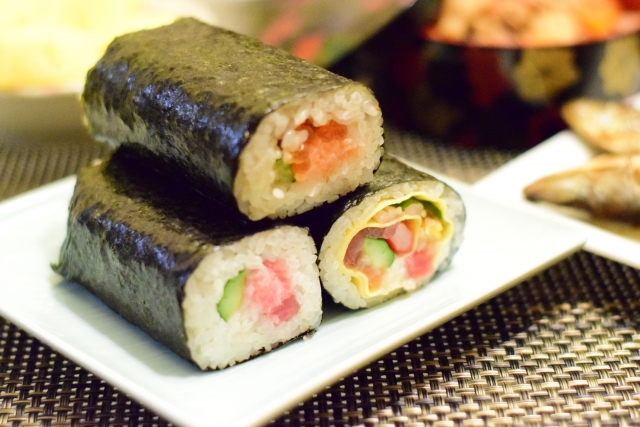 恵方巻きの方角って誰が決めるの？アプリで恵方をチェック！